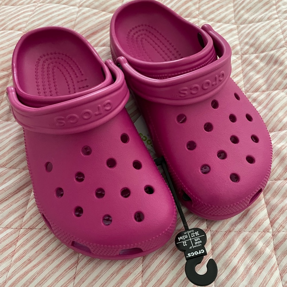 Fuchsia fun CROCS, size 6 in women